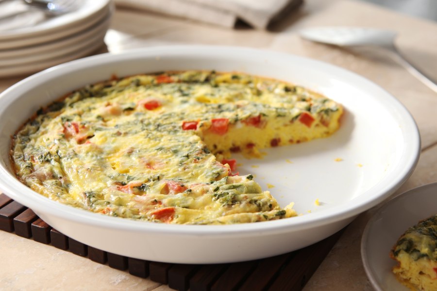 Омлет с горошком и кукурузой