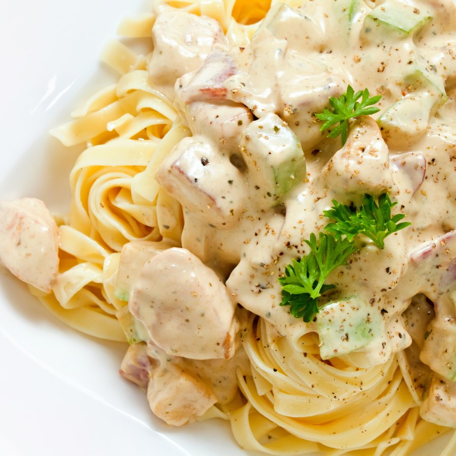 Фетцчи5и с куриным филе