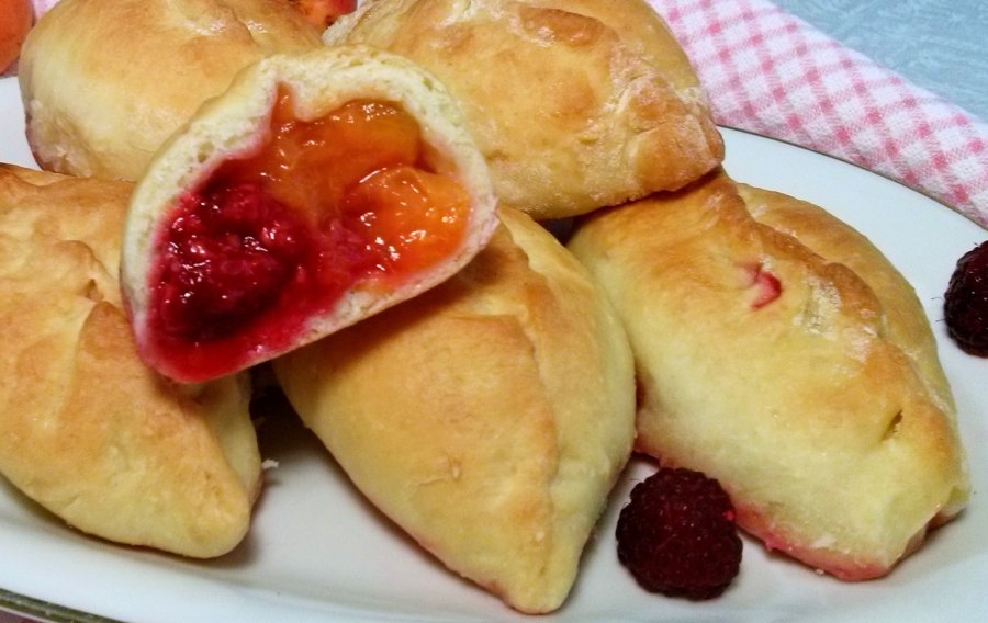 Пирожки с фруктовой начинкой