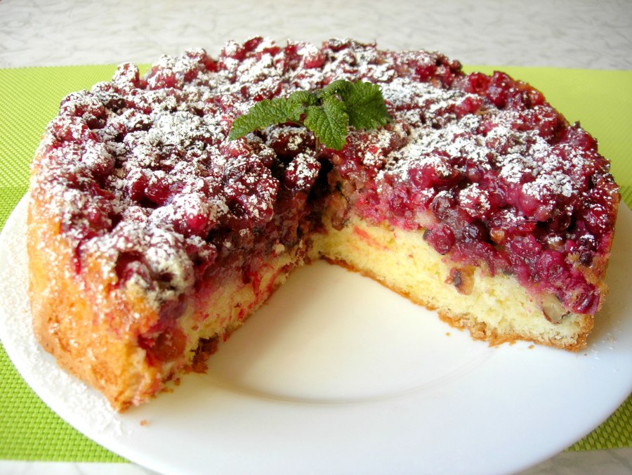 Песочный пирог с клюквой