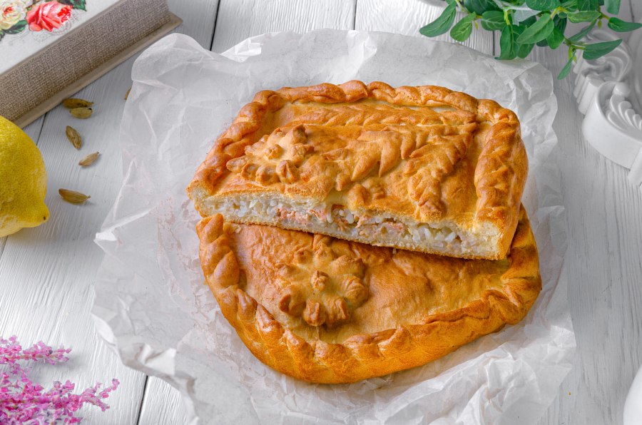 Пирог с горбушей и рисом