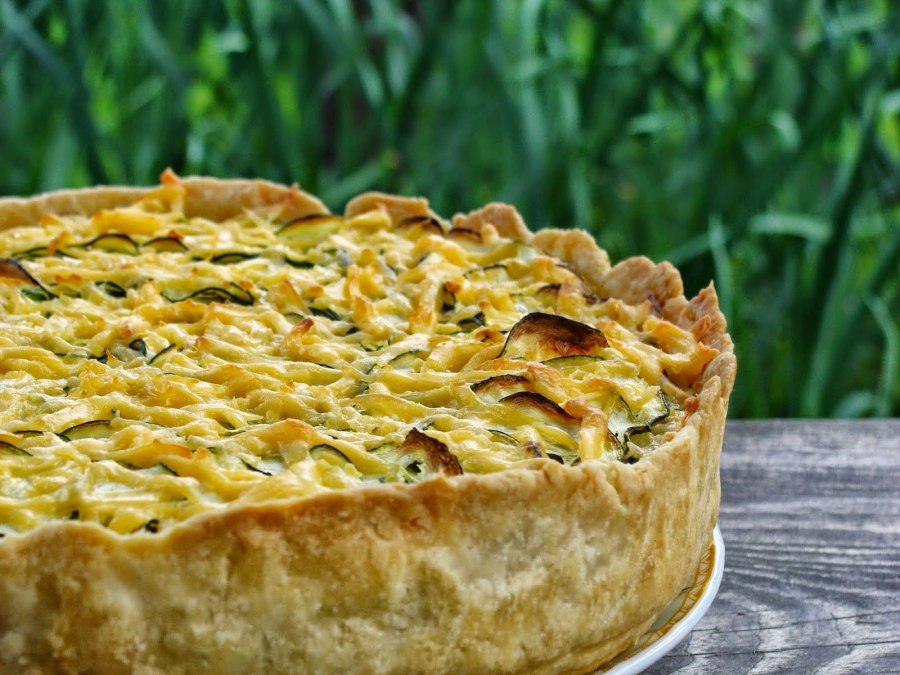 Пирог с кабачком и сыром