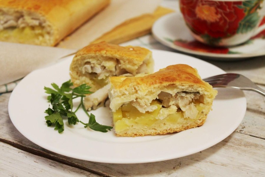 Пироги с рыбой и картошкой