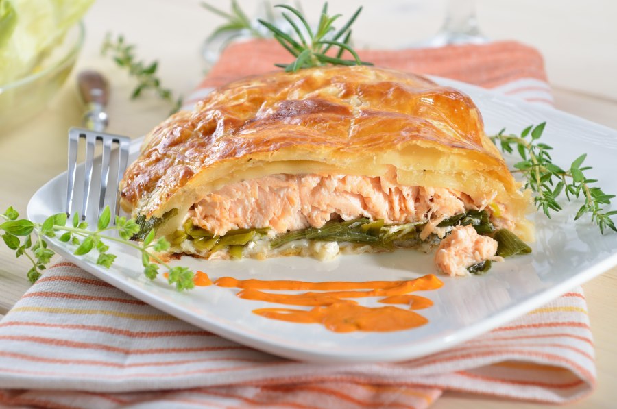 Кулебяка с красной рыбой