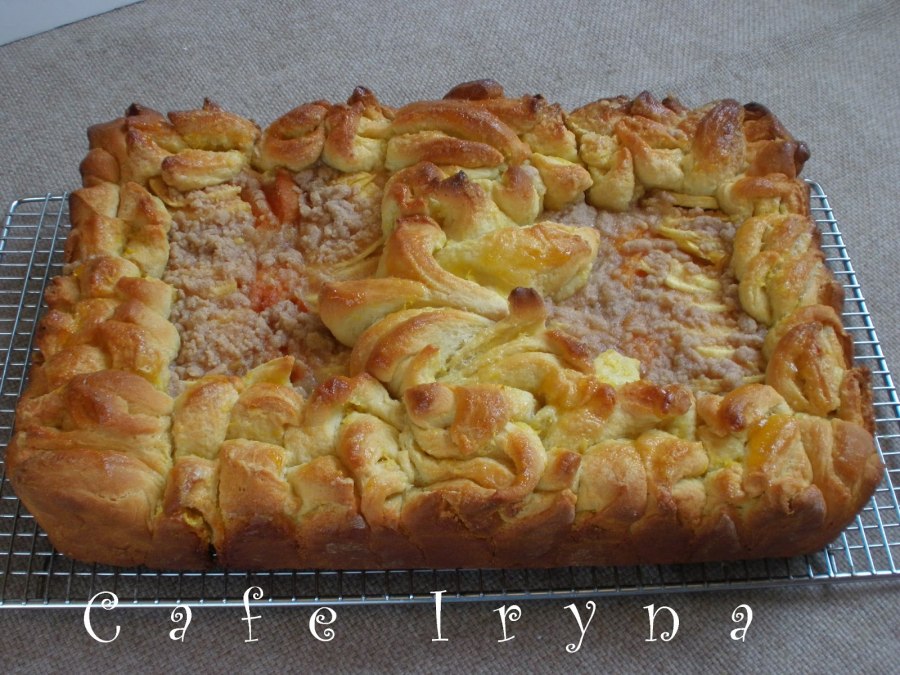 Яблочный пирог из дрожжевого теста