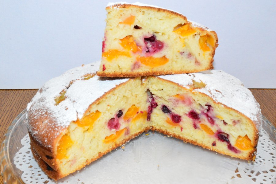 Заливной пирог с фруктами