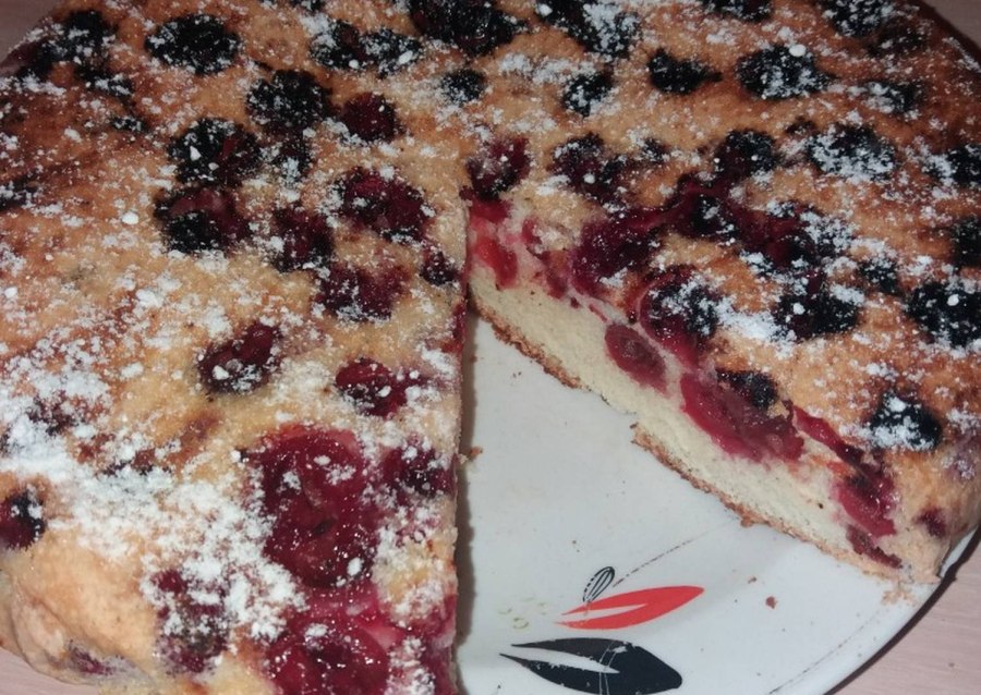 Вишневая шарлотка Шантимель