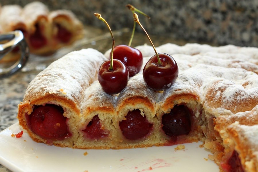 Пионы и вишня