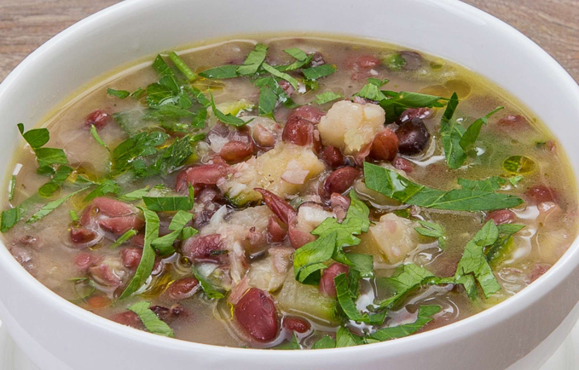 Пошаговые фото рецепты вкусных супов. Аргентинский фасолевый суп. Карибский фасолевый суп. Овощной суп с фасолью. Суп с фасолью и курицей.