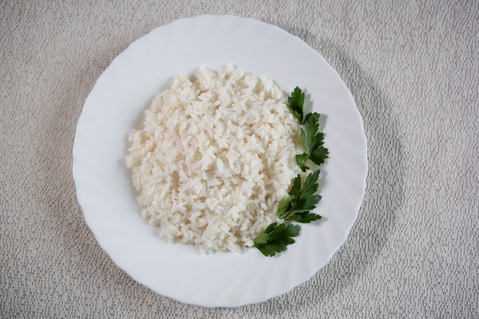Готовая рисовая каша. Рис припущенный. Рисовая каша рассыпчатая. Рис паби. Крупа вареная рис.