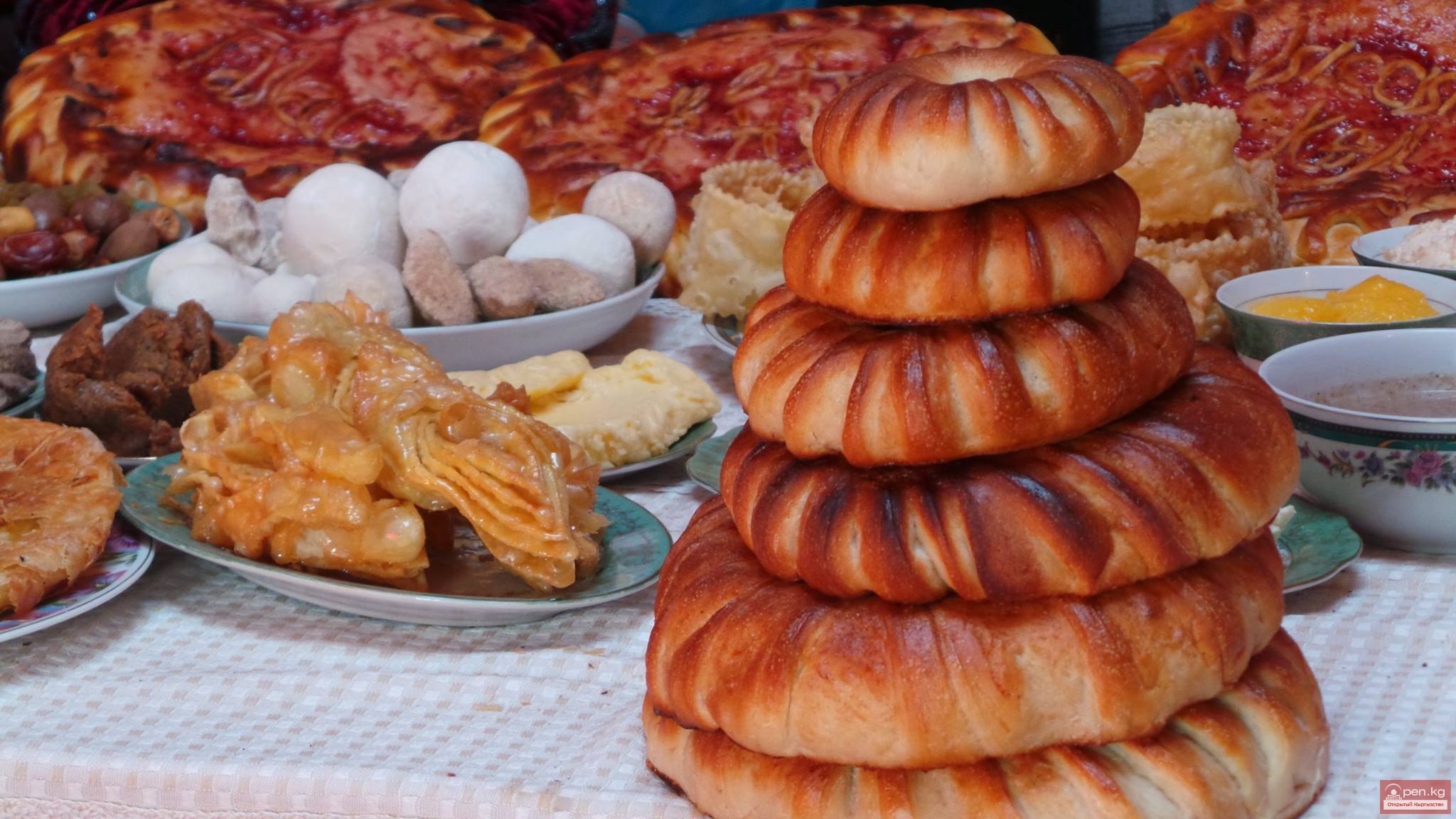 Киргизы блюда. Кыргызские национальные блюда. Национальная кухня Киргизии. Традиционное кыргызское блюдо. Киргизская кухня национальные блюда.