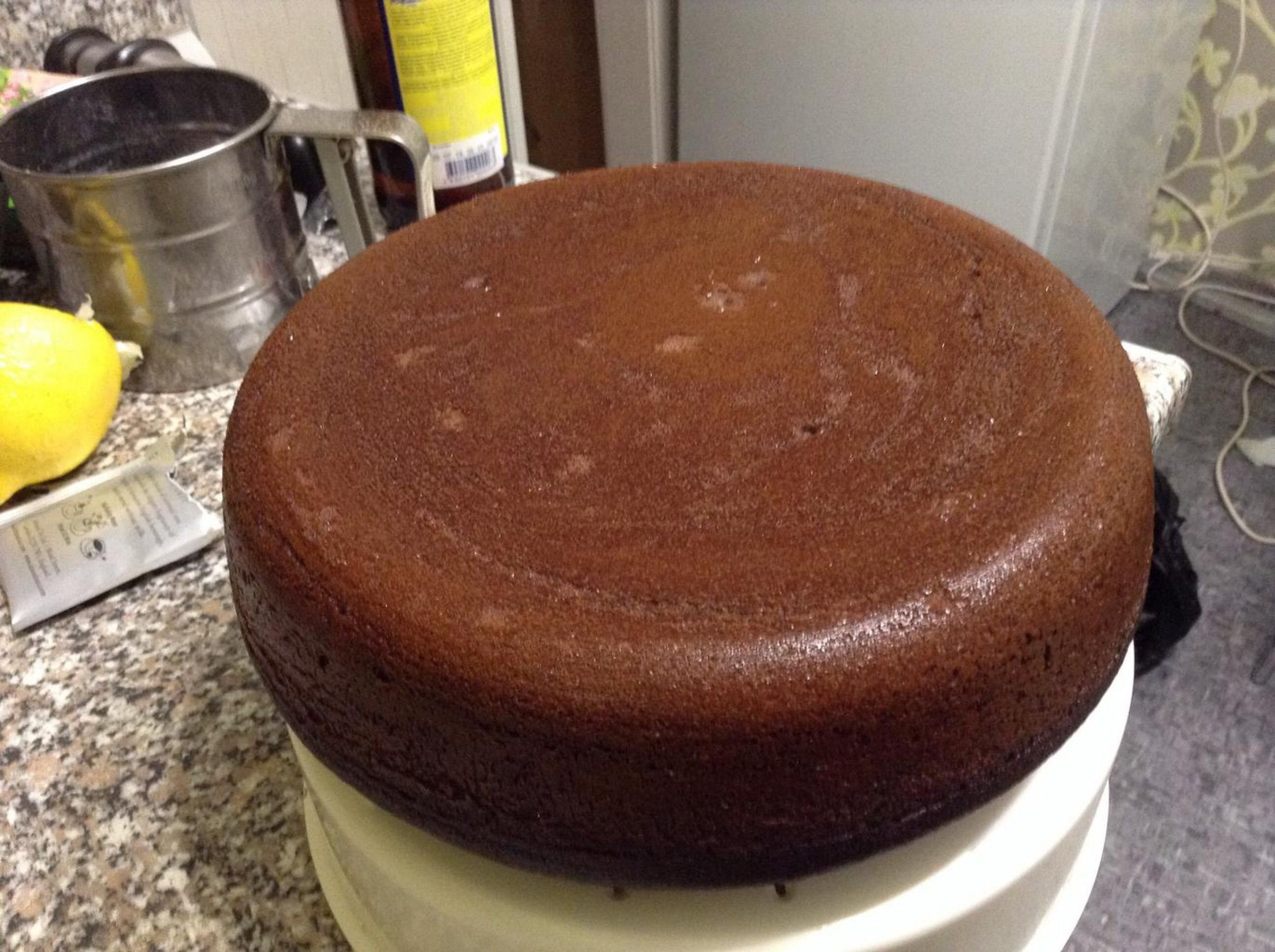 Простой рецепт шоколадного бисквита в духовке. Шоколадный шифоновый бисквит. Шоколадный бисквит в мультиварке пышный. Шоколадный бисквит в мультиварке. Шоколадный бисквитный торт.