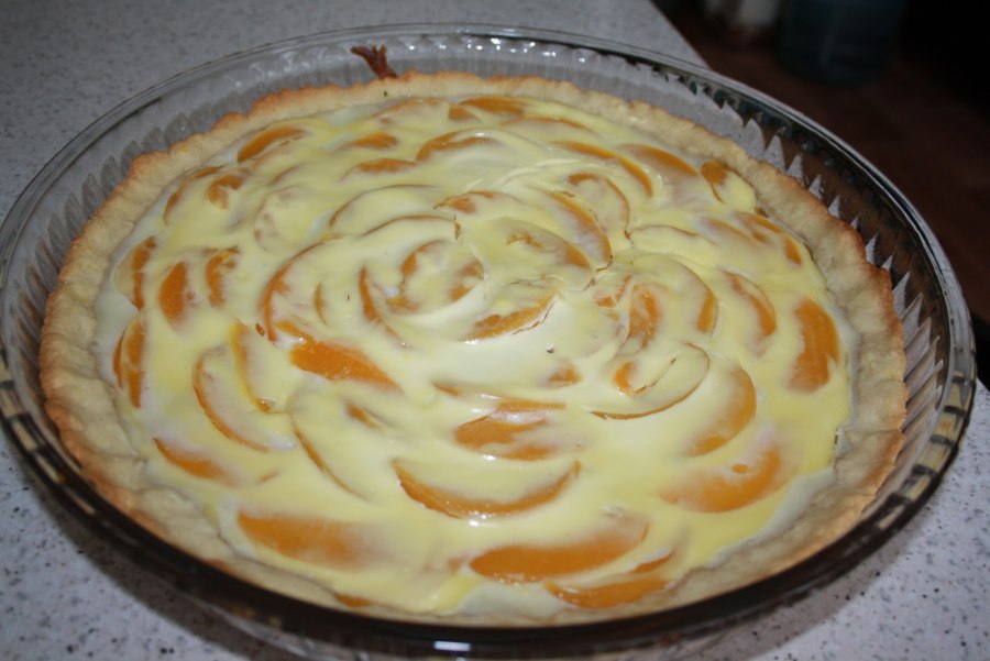 Заливной пирог с персиками