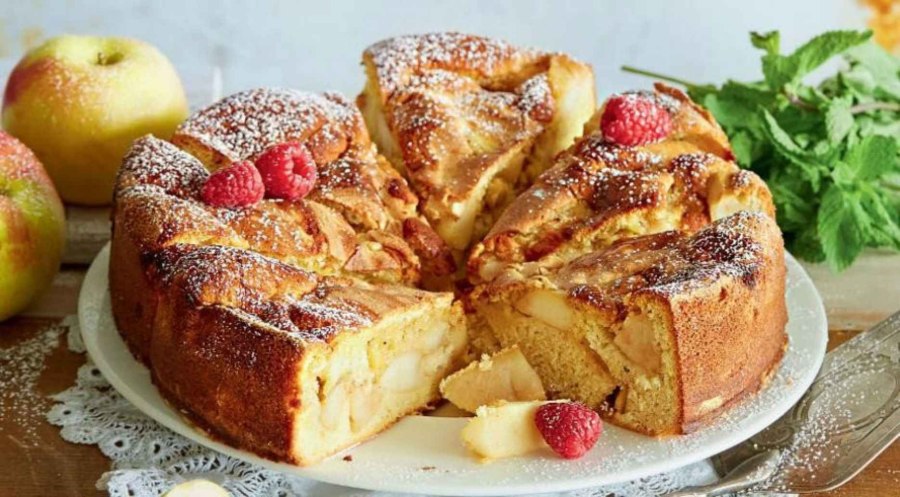 Пирог шарлотка с яблоками