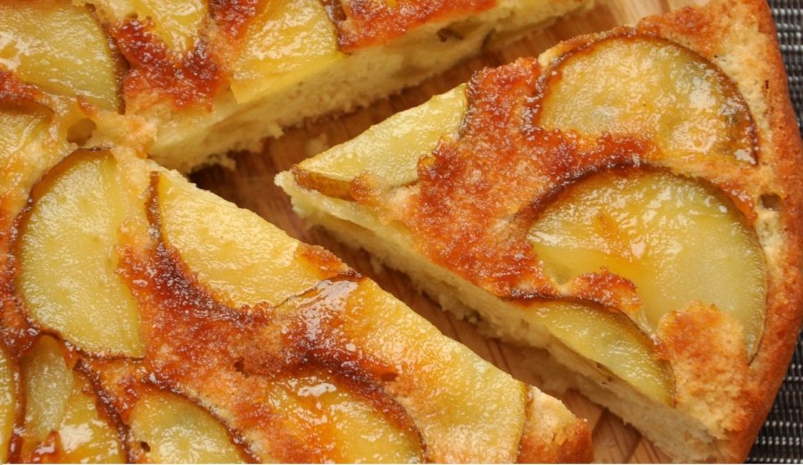 Шарлотка с яблоками в духовке