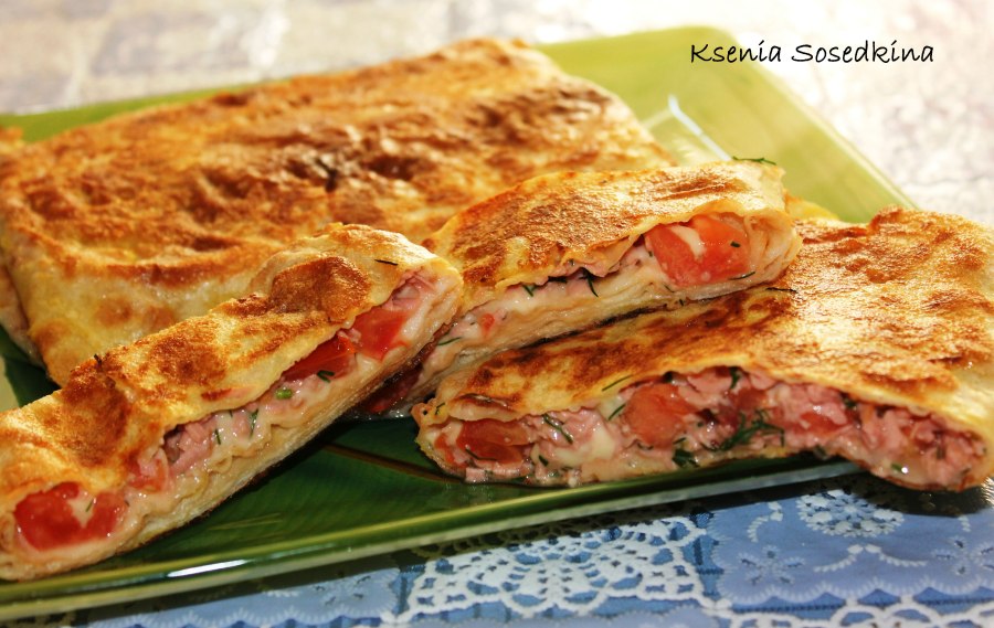 Конвертики из лаваша с сыром и колбасой