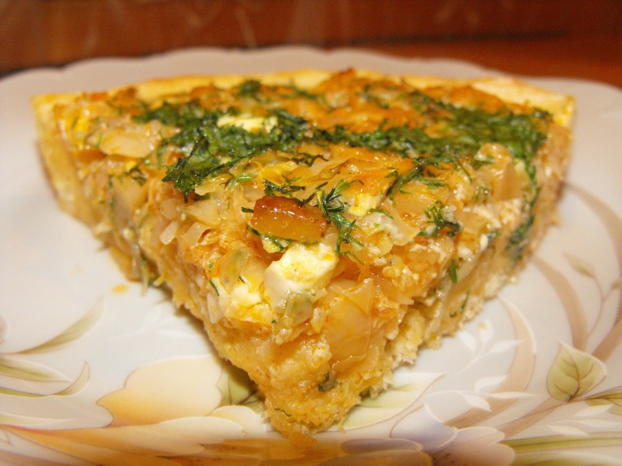 Открытый пирог с капустой и яйцом в духовке