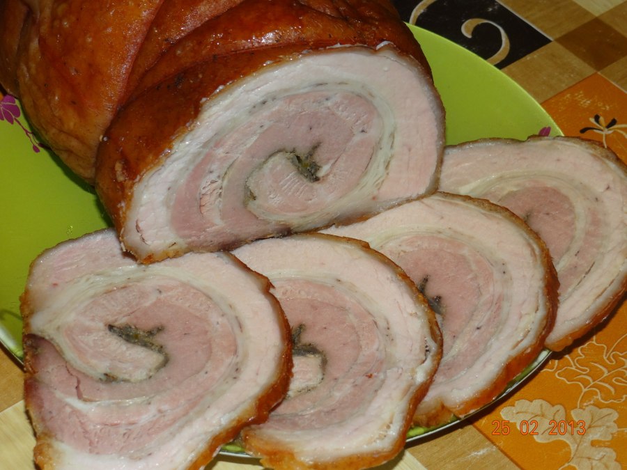 Мясной рулет из свиной брюшины