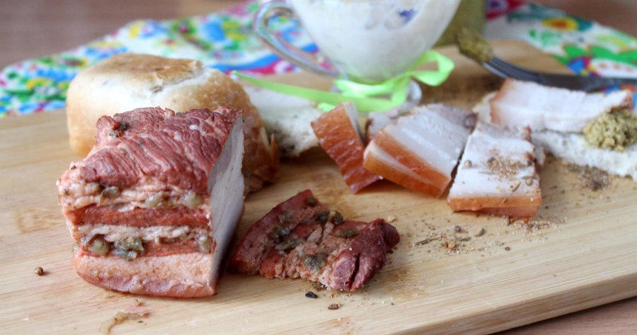 Грудинка в луковой шелухе