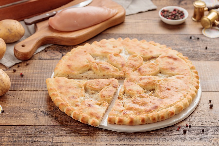 Пирог с филе курицы и картошки