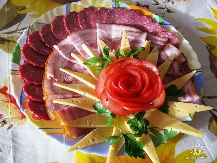 Красиво нарезать колбасу и сыр