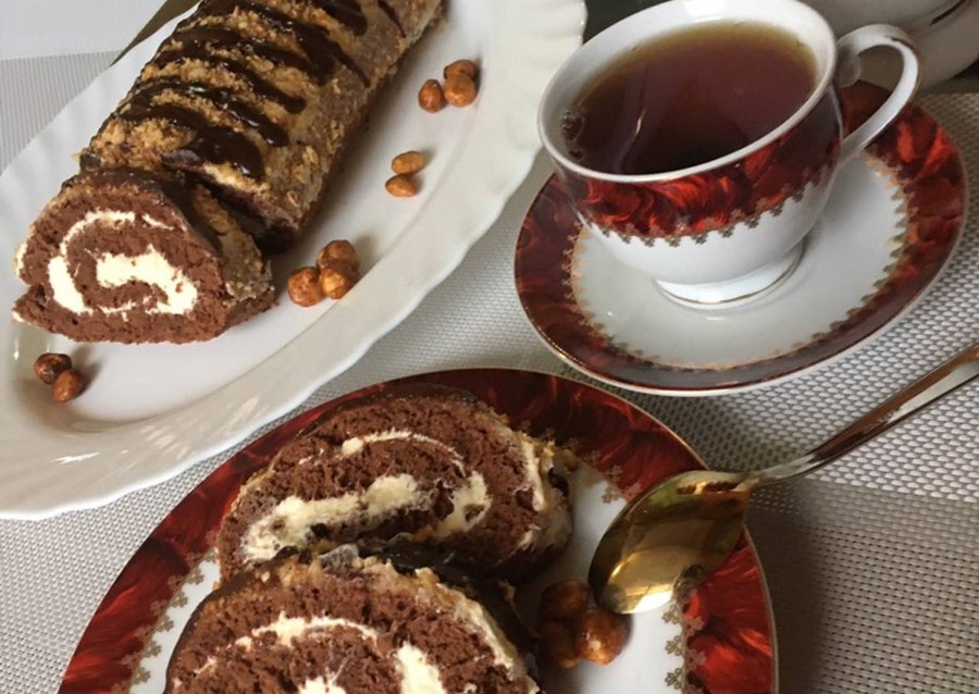Рулет с шоколадной начинкой