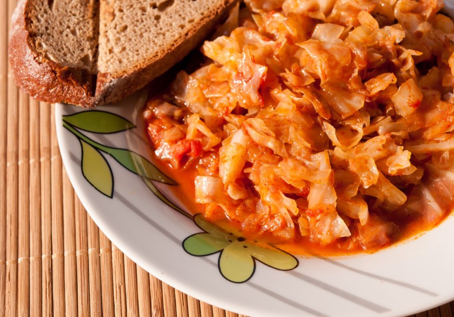 Тушёная квашеная капуста с сосисками