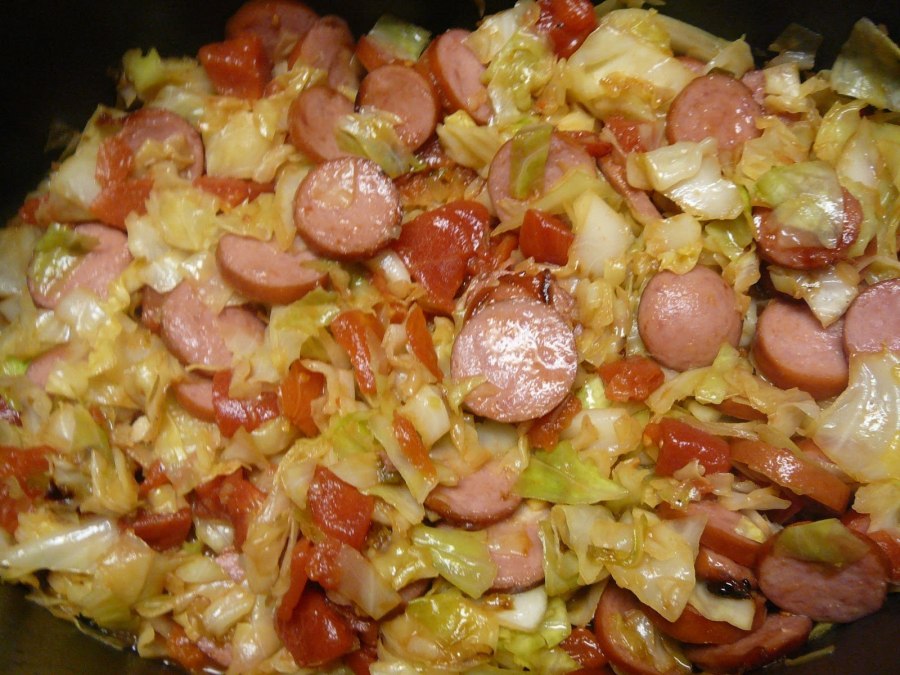 Капуста с сосисками