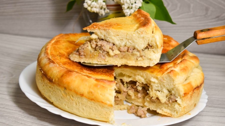 Пироги с капустой и фаршем