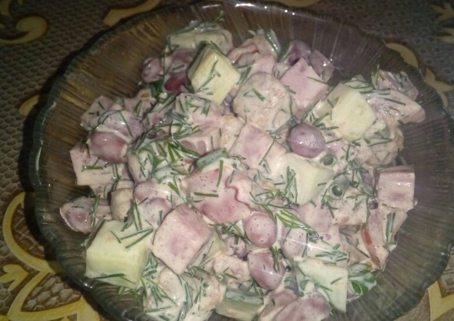 Салат баба Яга с кириешками