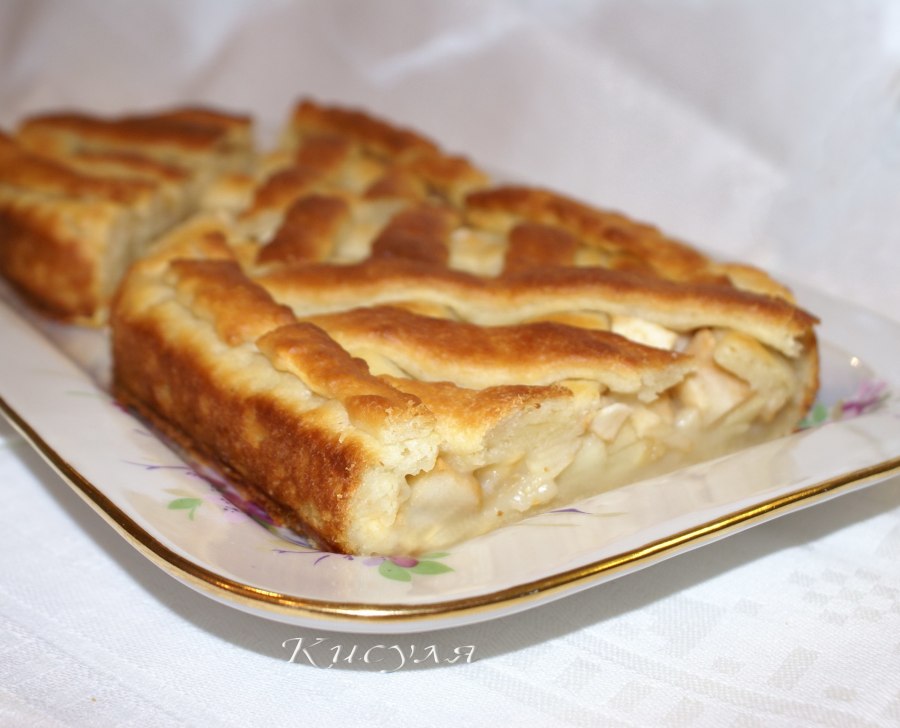Сдобный пирог с яблоками