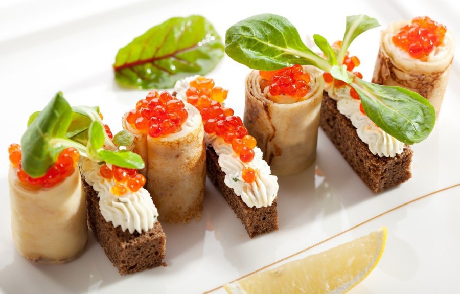 Канапе с икрой и севрюгой