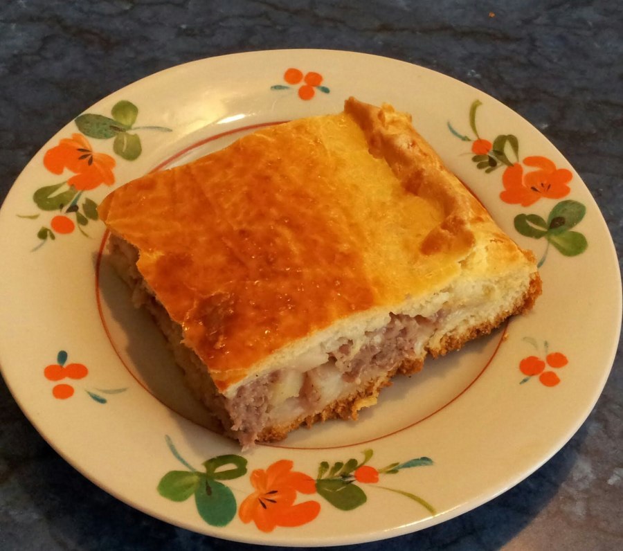 Пирог с фаршем и картошкой