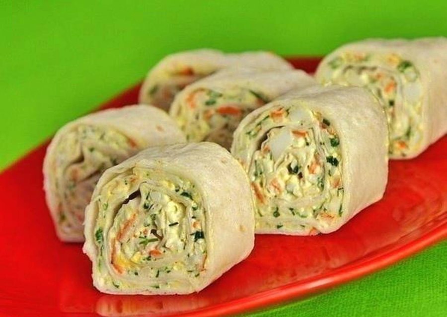 Лавашный рулет с крабовыми палочками