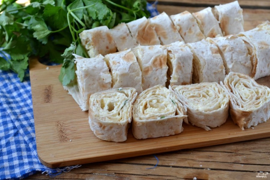 Рулетки с сыром из лаваша