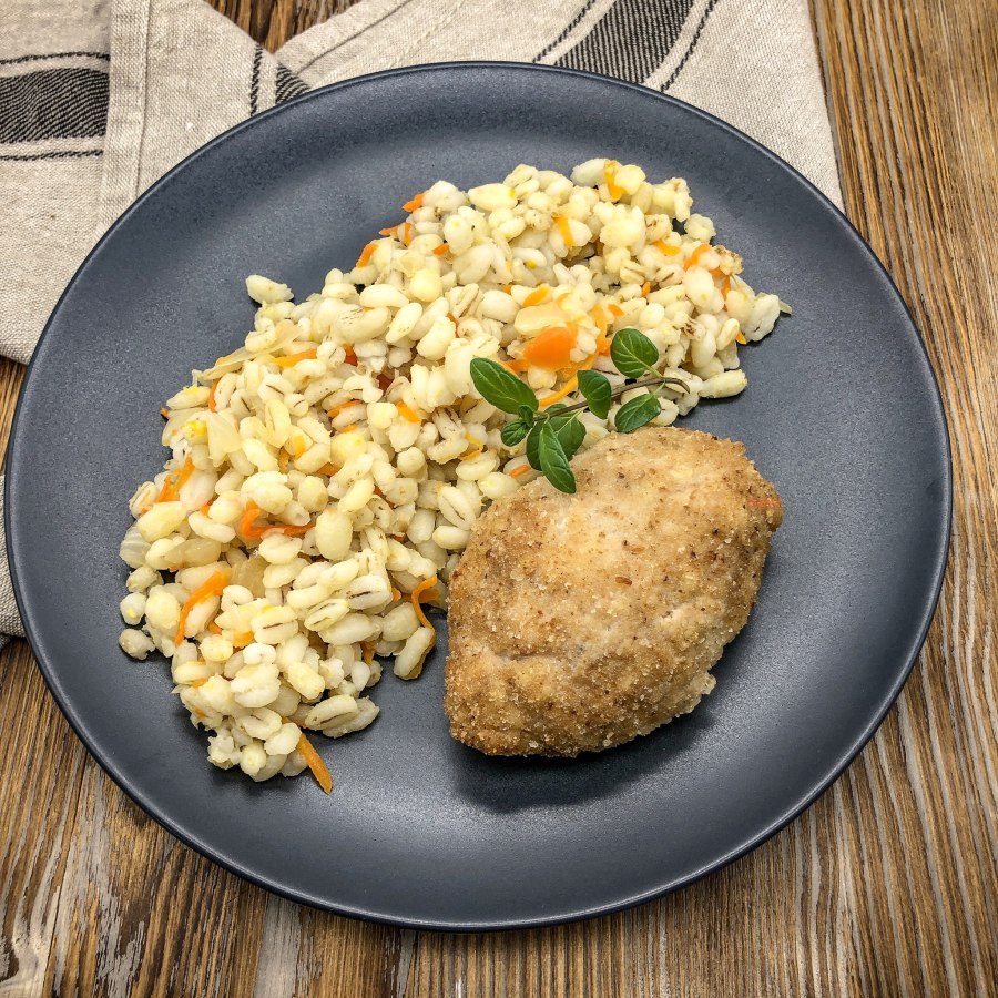 Перловая каша с луком и морковью