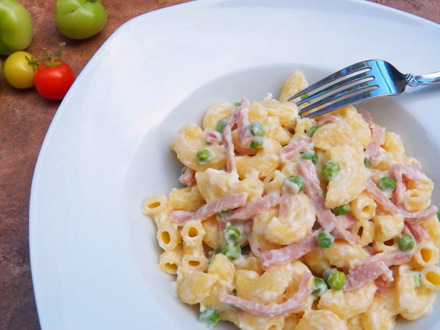 Макароны с ветчиной и сыром