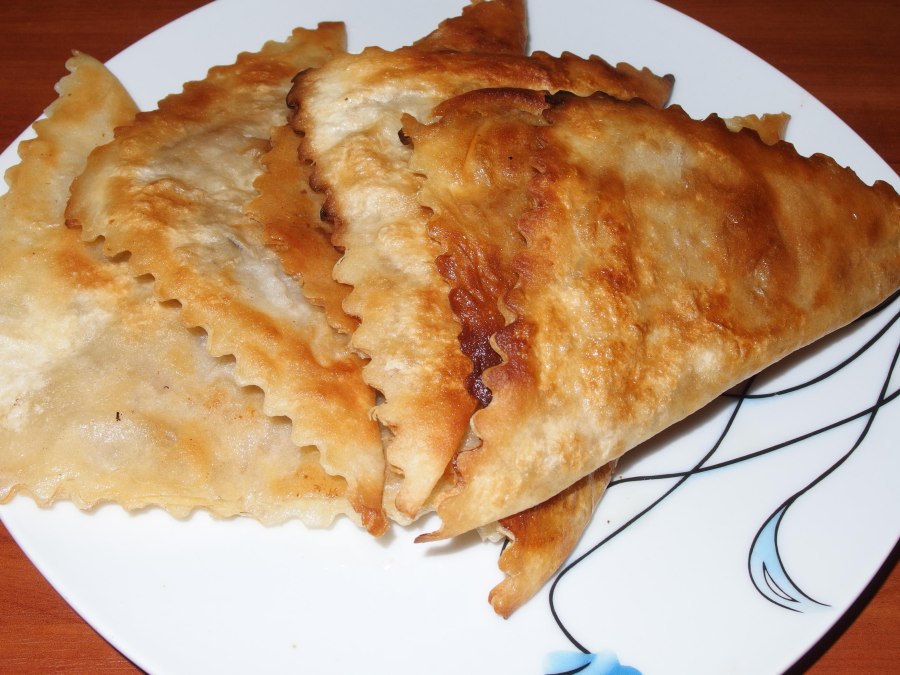 Чебуреки жареные
