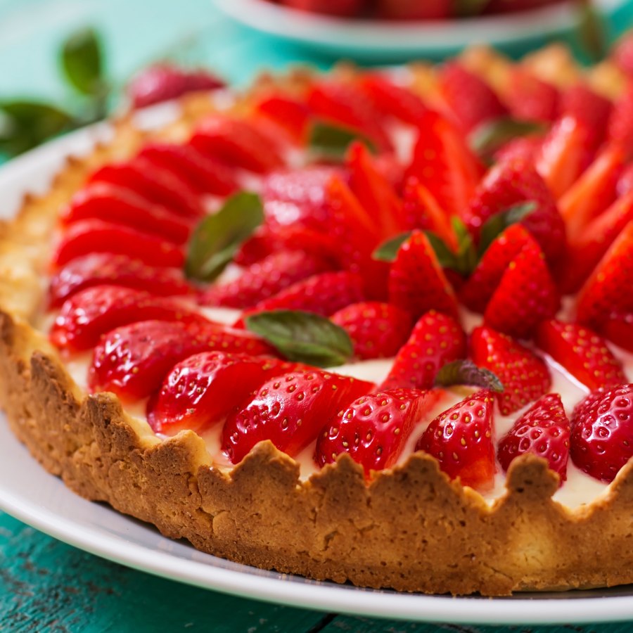 Красивые пироги с клубникой