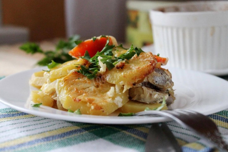 Рыба запеченная с картофелем по русски