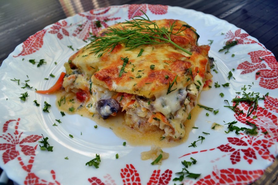 Рыба пангасиус в духовке с овощами и сыром