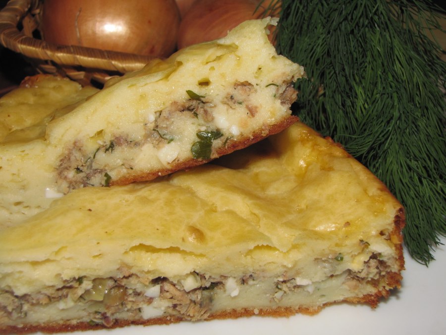 Пирог с сайрой и картошкой в духовке