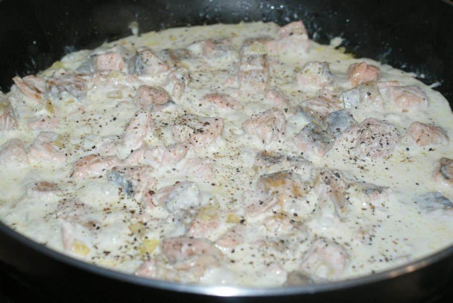 Скумбрия фаршированная овощами