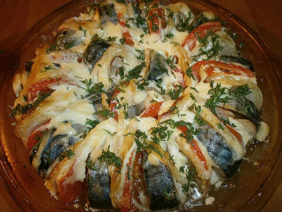 Скумбрия запеченная в духовке с овощами и сыром