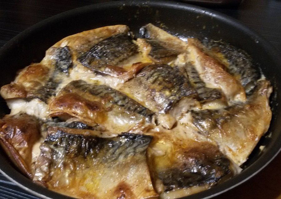 Скумбрия запеченная кусочками
