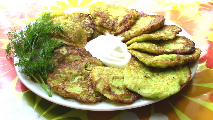 Кабачково-сырные оладьи