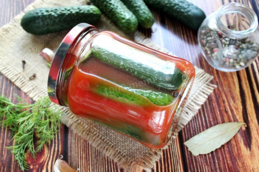 Огурцы маринованные в томатном соке