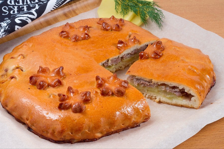 Заливной пирог с мясом и картошкой