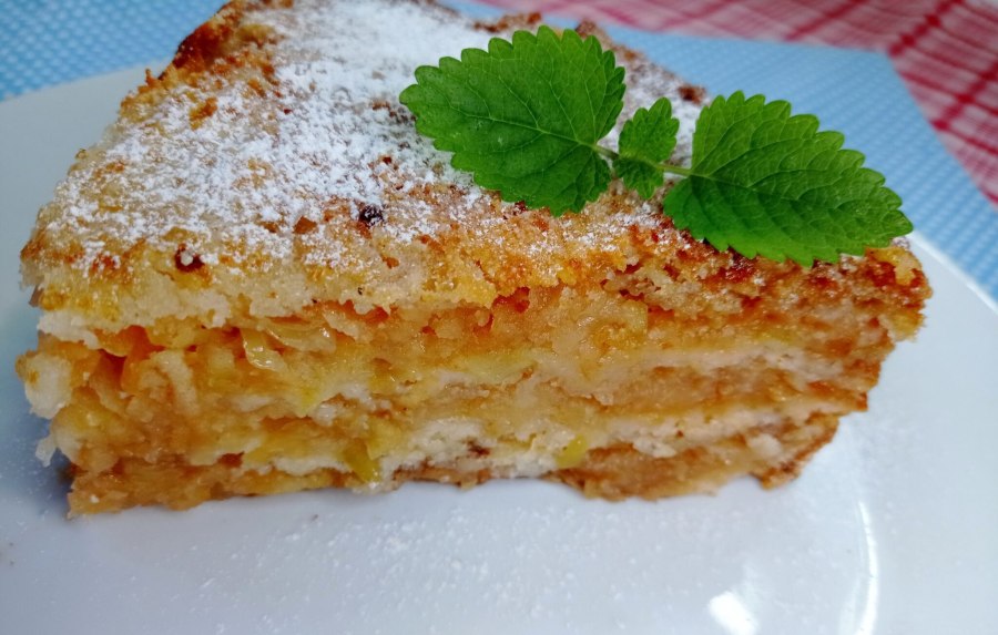 Насыпной пирог с яблоками три