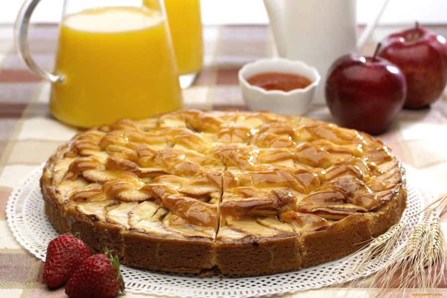 Пирог шарлотка с яблоками